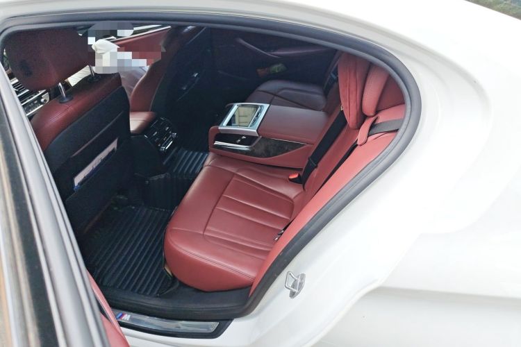 Used BMW 5 Series 2018 Restyled 530Li Luxury Edition M Sport Package Left Rear Seat