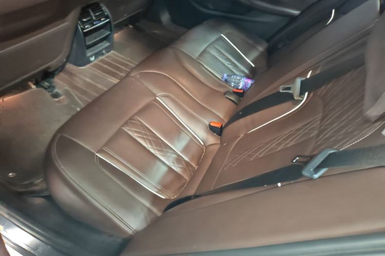Used BMW 5 Series 2018 530Li Leading Edition Luxury Package Left Rear Seat
