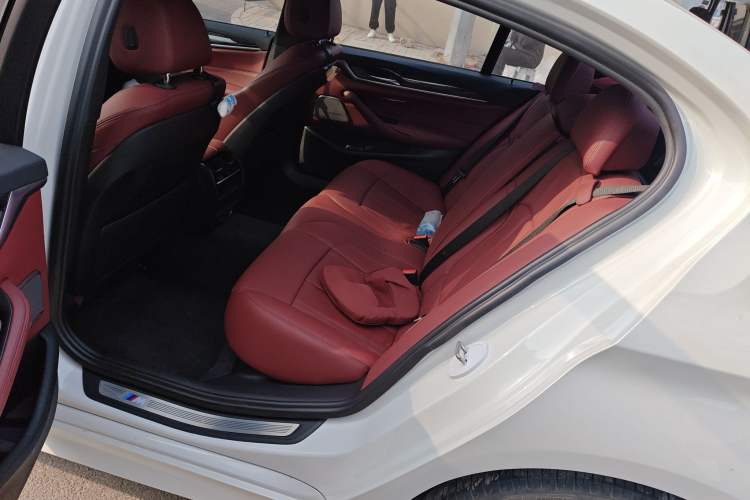 Used BMW 5 Series 2018 Restyled 530Li Leading Edition M Sport Package Left Rear Seat