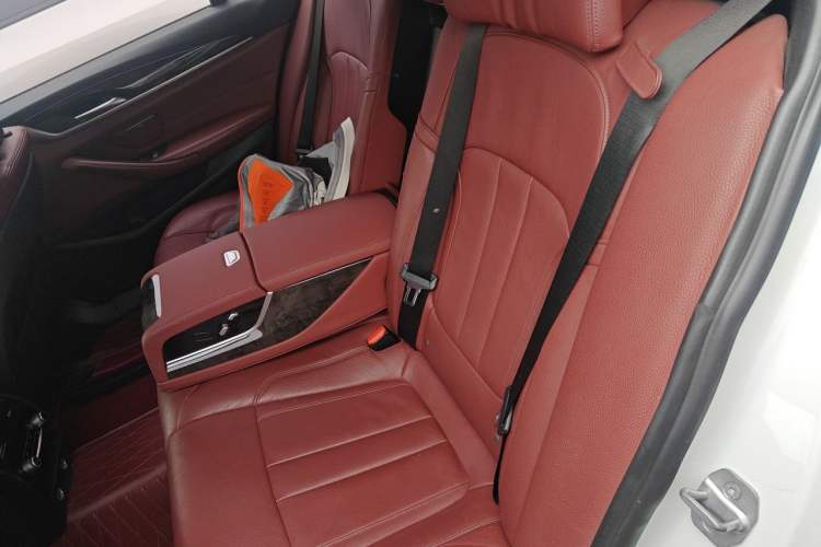 Used BMW 5 Series 2018 Facelifted 530Li xDrive M Sport Package Left Rear Seat