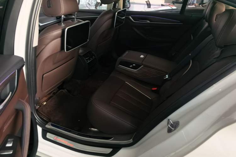 Used BMW 5 Series 2018 Revised Version 530Li Leading Edition Luxury Package Left Rear Seat