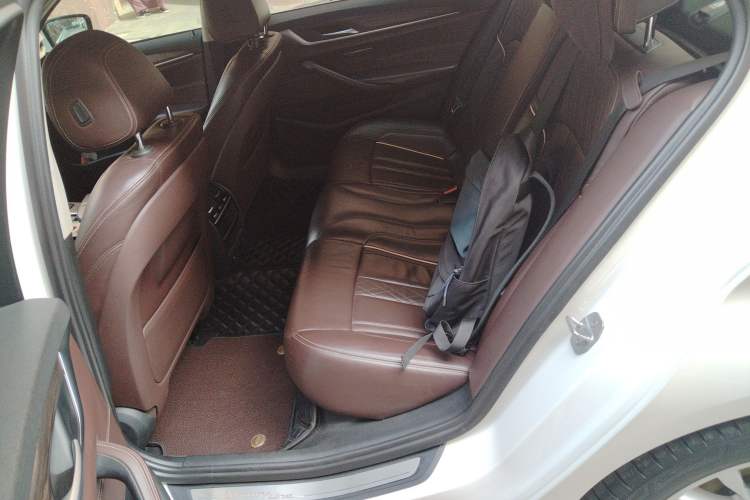 Used BMW 5 Series 2018 530Li Leading Edition Luxury Package Left Rear Seat