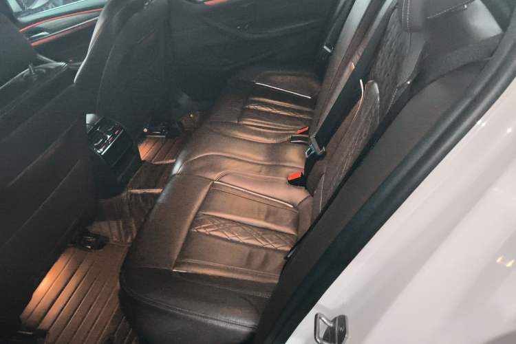 Used BMW 5 Series 2018 530Li Leading Edition Luxury Package Left Rear Seat