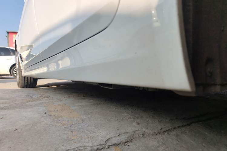 Used BMW 5 Series 2018 525Li Luxury Package Left Side Sill