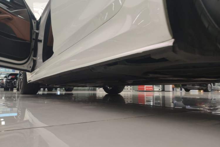 Used BMW 5 Series 2018 530Li Luxury Edition M Sport Package Left Side Sill