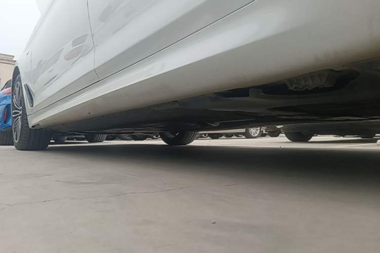 Used BMW 5 Series 2018 Restyled 530Li Leading Edition M Sport Package Left Side Sill