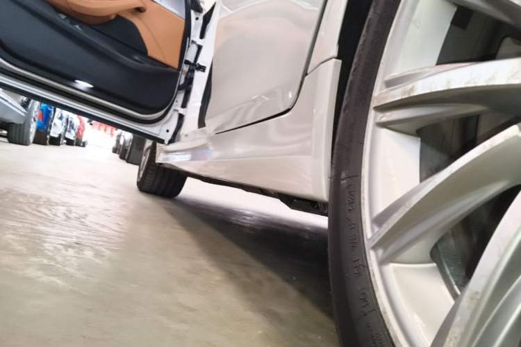 Used BMW 5 Series 2018 528Li Launch Special Edition Left Side Sill