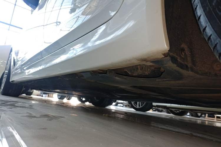 Used BMW 5 Series 2018 525Li Luxury Package Left Side Sill