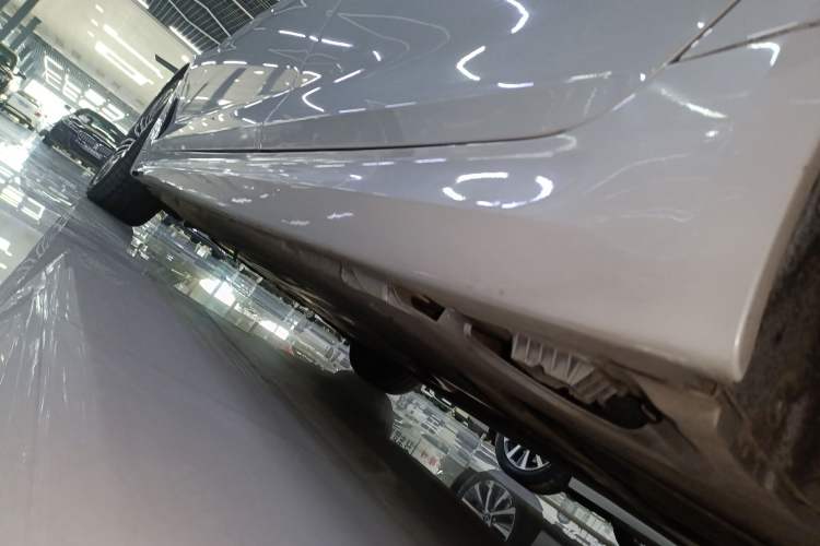 Used BMW 5 Series 2018 Restyled 530Li Leading Edition M Sport Package Left Side Sill
