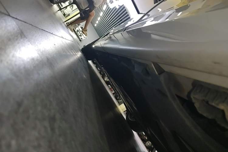 Used BMW 5 Series 2018 530Li Luxury Edition M Sport Package Left Side Sill