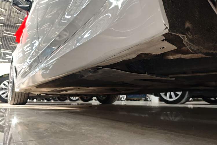 Used BMW 5 Series 2018 525Li M Sport Package Left Side Sill
