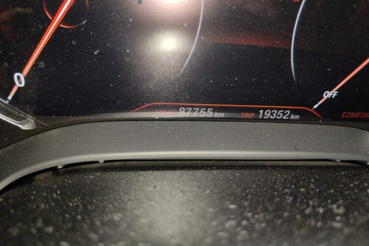 Used BMW 5 Series 2018 525Li Luxury Package Odometer Close Up
