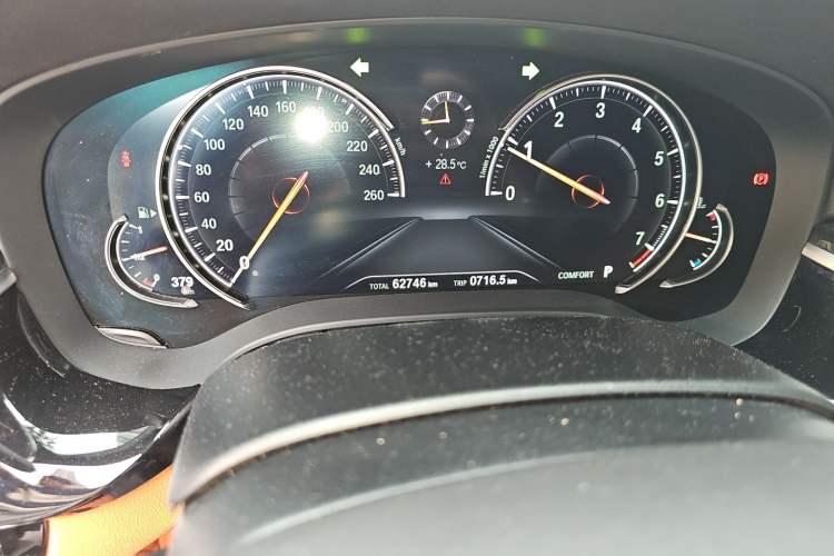 Used BMW 5 Series 2018 530Li Luxury Edition M Sport Package Odometer Close Up