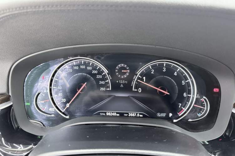 Used BMW 5 Series 2018 525Li Luxury Package Odometer Close Up
