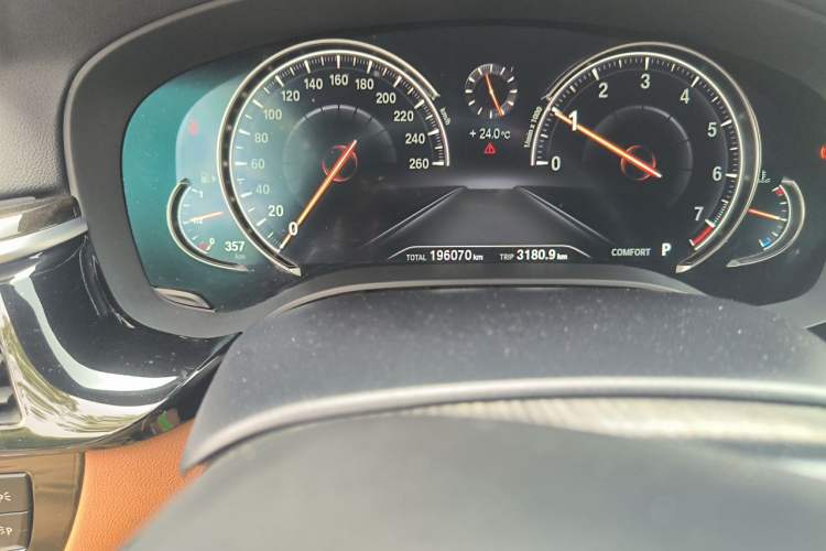 Used BMW 5 Series 2018 530Li Luxury Edition M Sport Package Odometer Close Up