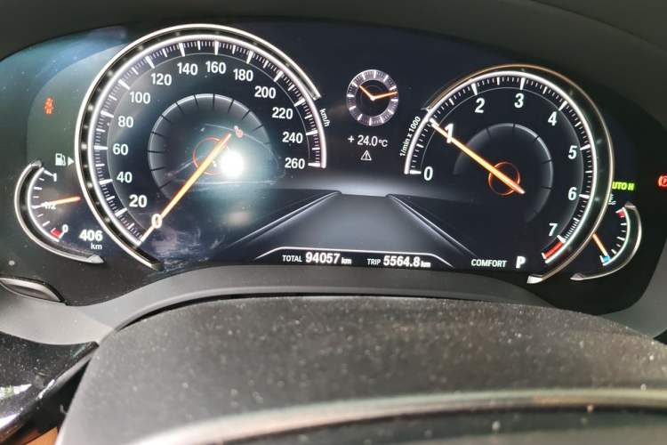 Used BMW 5 Series 2018 530Li Leading Model M Sport Package Odometer Close Up