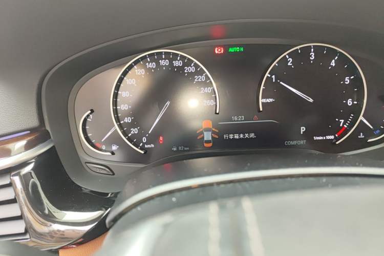 Used BMW 5 Series 2018 528Li Launch Special Edition Odometer Close Up