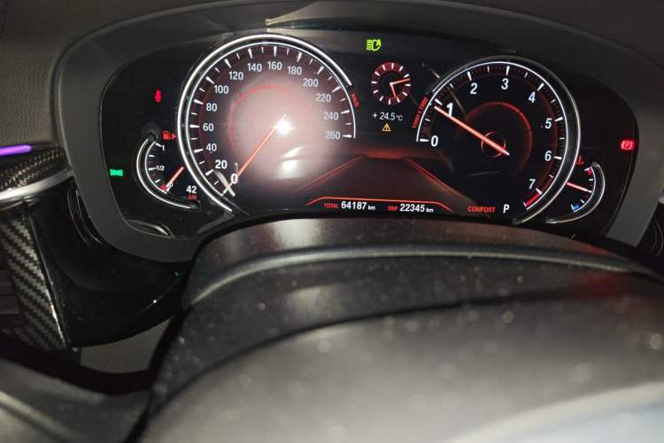 Used BMW 5 Series 2018 530Li Luxury Edition M Sport Package Odometer Close Up