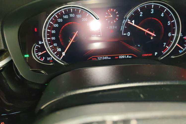Used BMW 5 Series 2018 Restyled 530Li Leading Edition M Sport Package Odometer Close Up