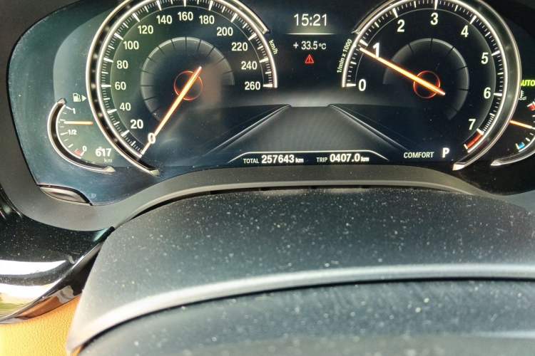 Used BMW 5 Series 2018 530Li Leading Model M Sport Package Odometer Close Up
