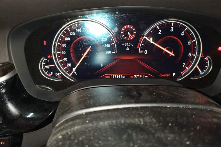 Used BMW 5 Series 2018 525Li Luxury Package Odometer Close Up