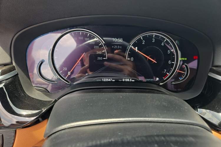 Used BMW 5 Series 2018 Restyled 530Li Leading Edition M Sport Package Odometer Close Up