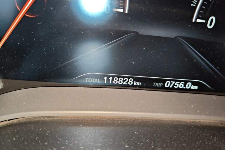 Used BMW 5 Series 2018 530Li Luxury Edition M Sport Package Odometer Close Up