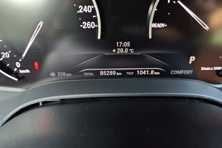 Used BMW 5 Series 2018 528Li Launch Special Edition Odometer Close Up