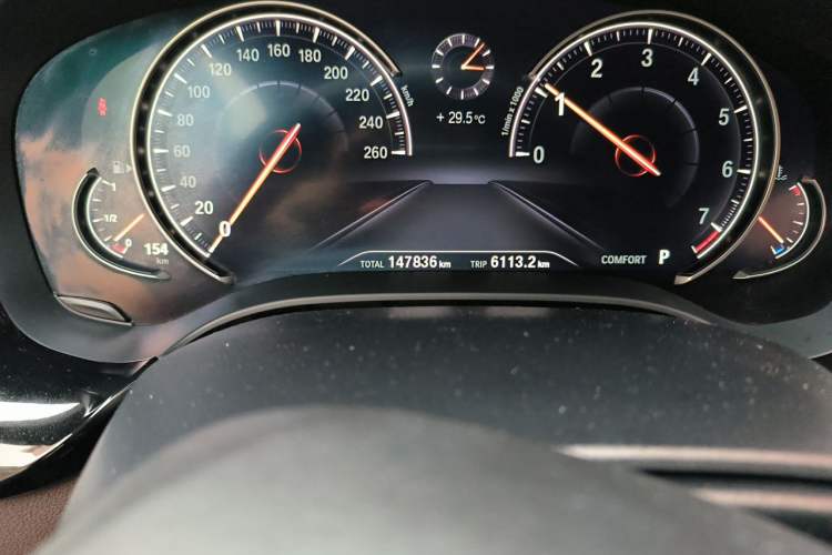 Used BMW 5 Series 2018 525Li Luxury Package Odometer Close Up
