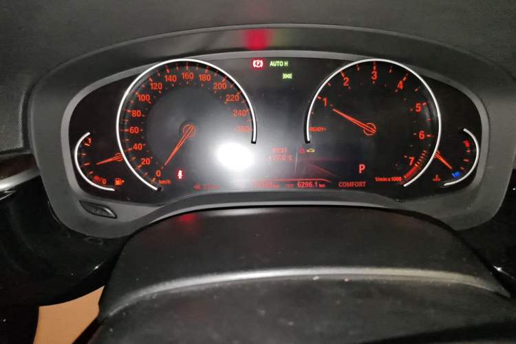 Used BMW 5 Series 2018 528Li Launch Special Edition Odometer Close Up