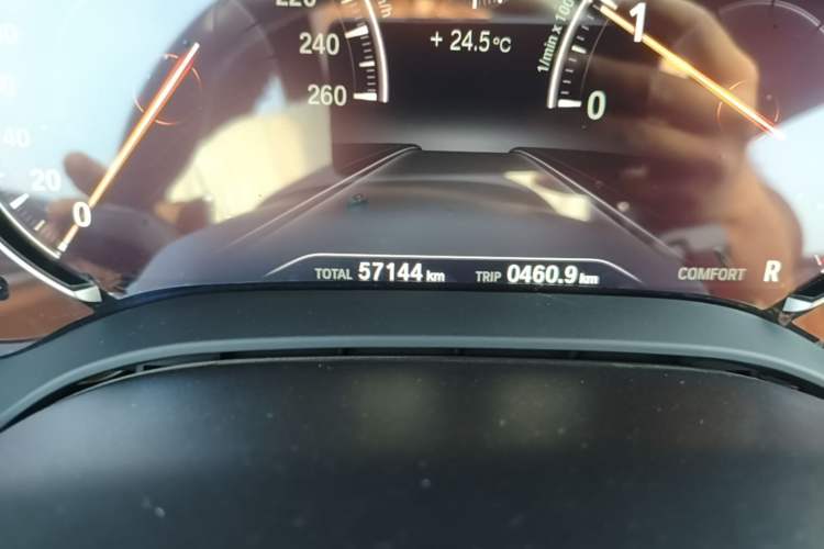 Used BMW 5 Series 2018 530Li Leading Model M Sport Package Odometer Close Up