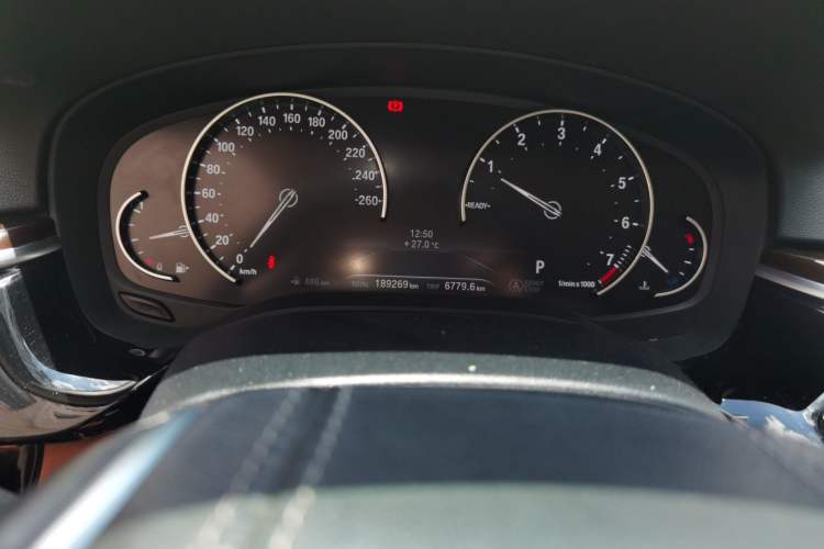 Used BMW 5 Series 2018 528Li Launch Special Edition Odometer Close Up
