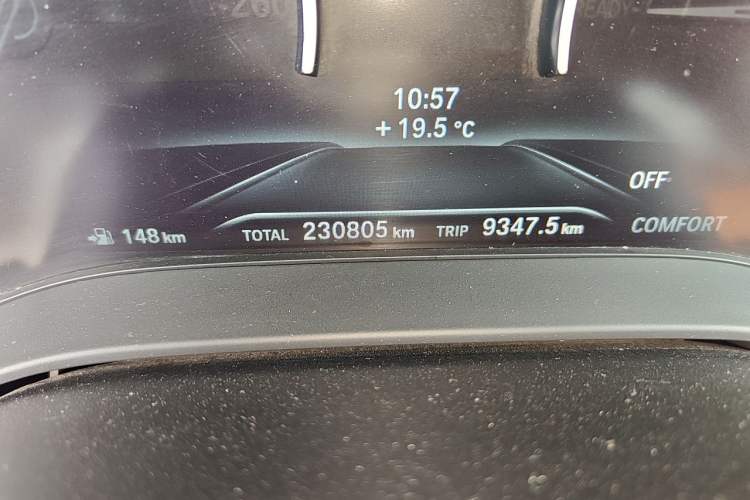 Used BMW 5 Series 2018 528Li Launch Special Edition Odometer Close Up