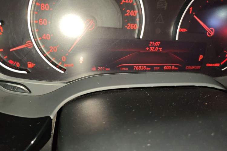 Used BMW 5 Series 2018 528Li Launch Special Edition Odometer Close Up