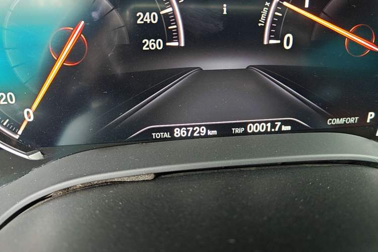 Used BMW 5 Series 2018 Facelifted 530Li Luxury Edition Premium Package Odometer Close Up