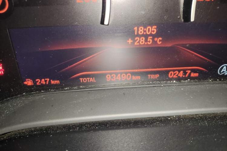 Used BMW 5 Series 2018 528Li Launch Special Edition Odometer Close Up