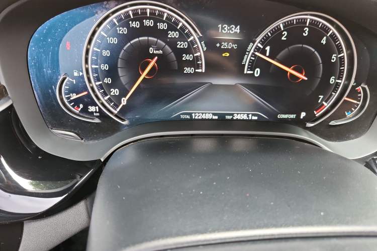 Used BMW 5 Series 2018 525Li M Sport Package Odometer Close Up