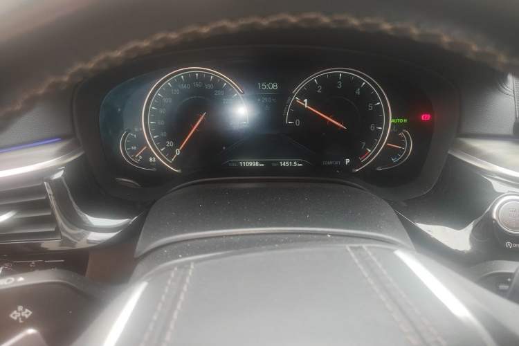 Used BMW 5 Series 2018 530Li Leading Edition Luxury Package Odometer Close Up