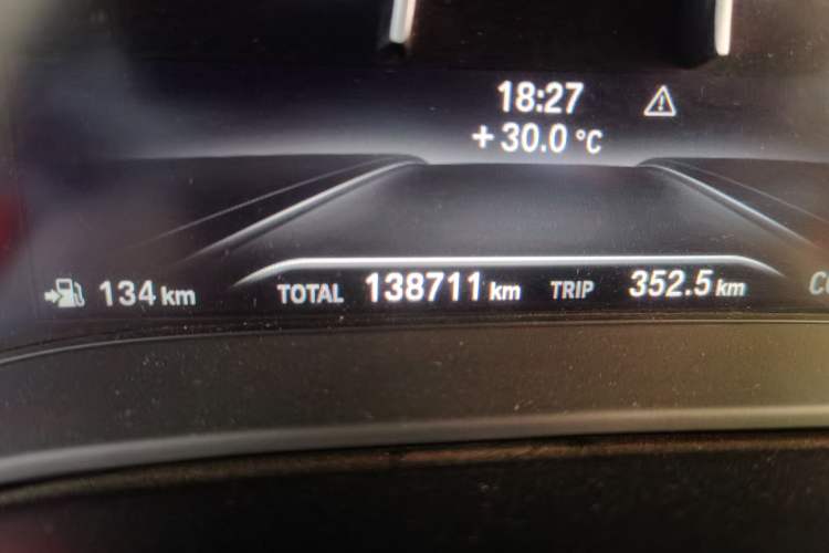 Used BMW 5 Series 2018 528Li Launch Special Edition Odometer Close Up