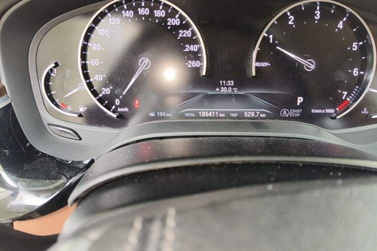 Used BMW 5 Series 2018 528Li Launch Special Edition Odometer Close Up