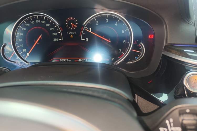 Used BMW 5 Series 2018 Restyled 530Li Leading Edition M Sport Package Odometer Close Up