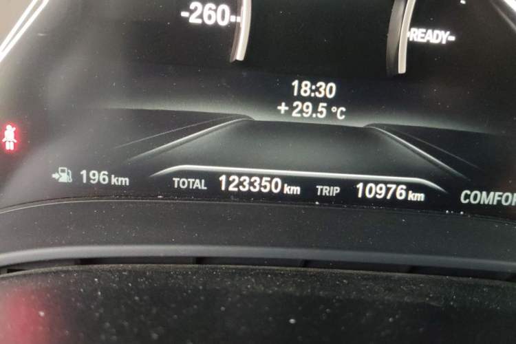 Used BMW 5 Series 2018 528Li Launch Special Edition Odometer Close Up