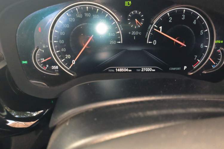 Used BMW 5 Series 2018 530Li Luxury Edition M Sport Package Odometer Close Up