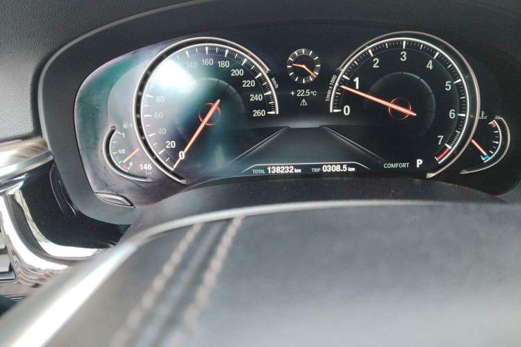 Used BMW 5 Series 2018 530Li Leading Edition Luxury Package Odometer Close Up