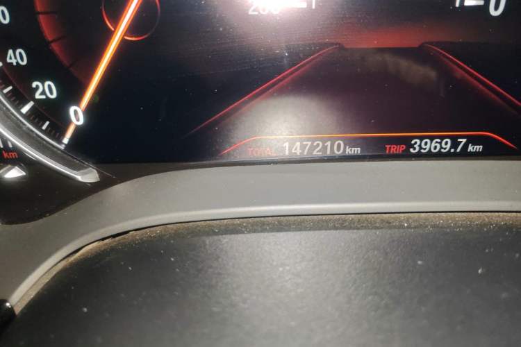 Used BMW 5 Series 2018 530Li Luxury Edition M Sport Package Odometer Close Up