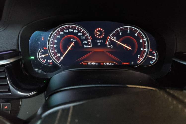 Used BMW 5 Series 2018 Restyled 530Li Leading Edition M Sport Package Odometer Close Up
