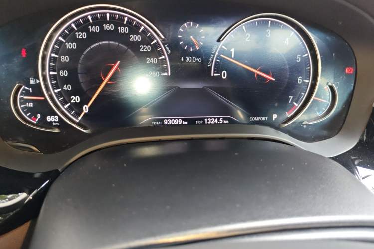 Used BMW 5 Series 2018 525Li Luxury Package Odometer Close Up