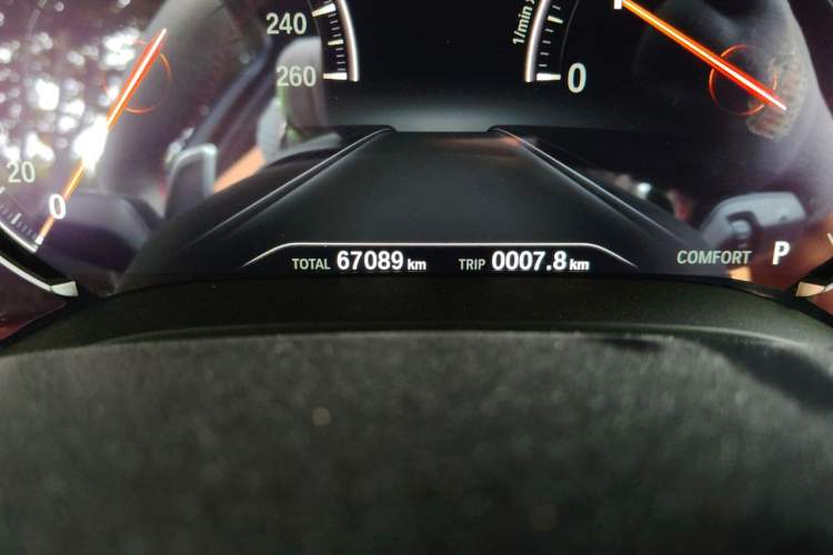 Used BMW 5 Series 2018 530Li Leading Model M Sport Package Odometer Close Up