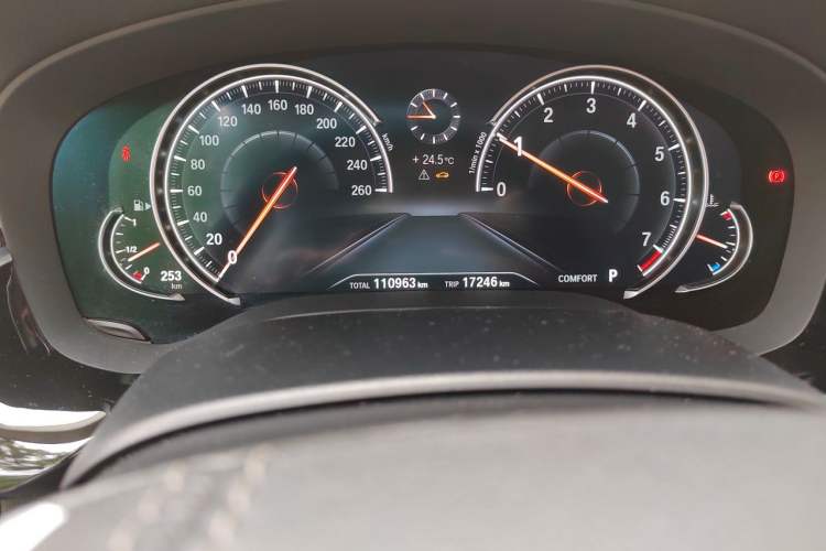 Used BMW 5 Series 2018 525Li Luxury Package Odometer Close Up
