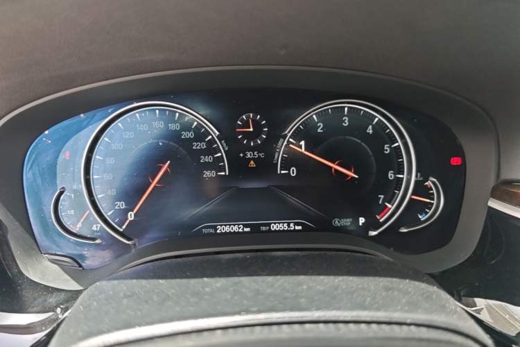 Used BMW 5 Series 2018 525Li Luxury Package Odometer Close Up